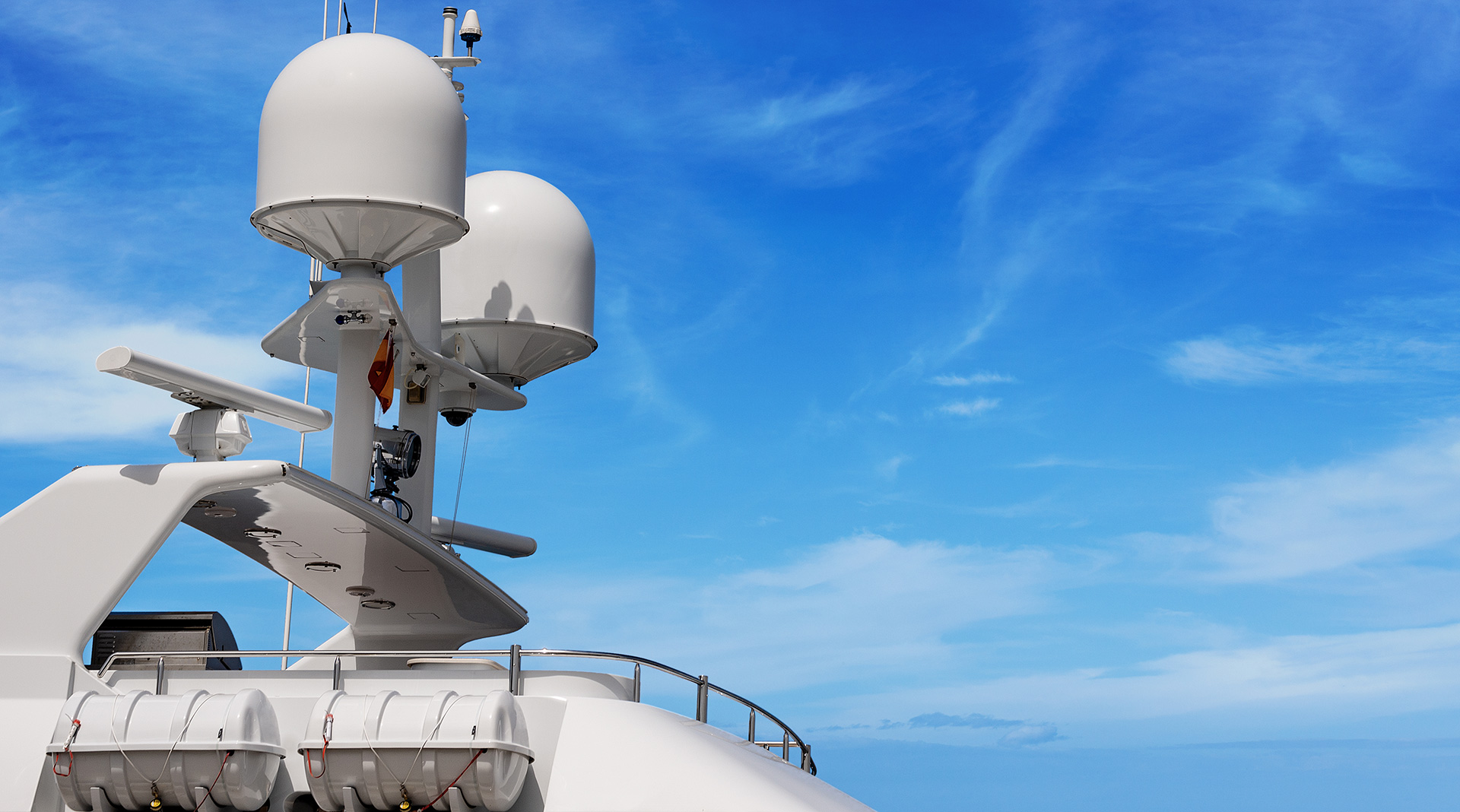 Radomos FRP personalizados | Soluções leves, à prova de intempéries e transparentes de RF