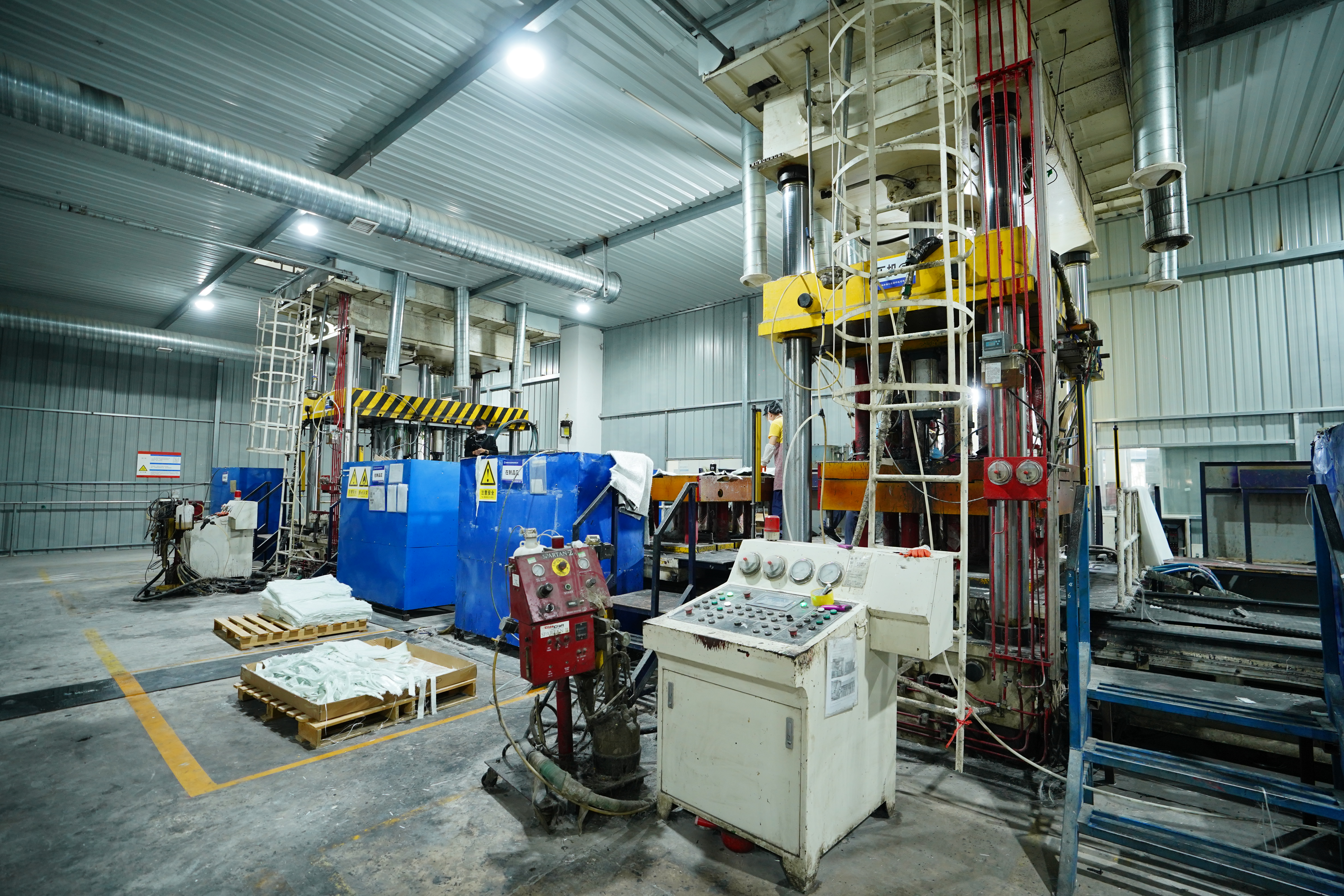 O que faz com que os componentes automotivos da RTM mudem de jogo na fabricação de veículos?