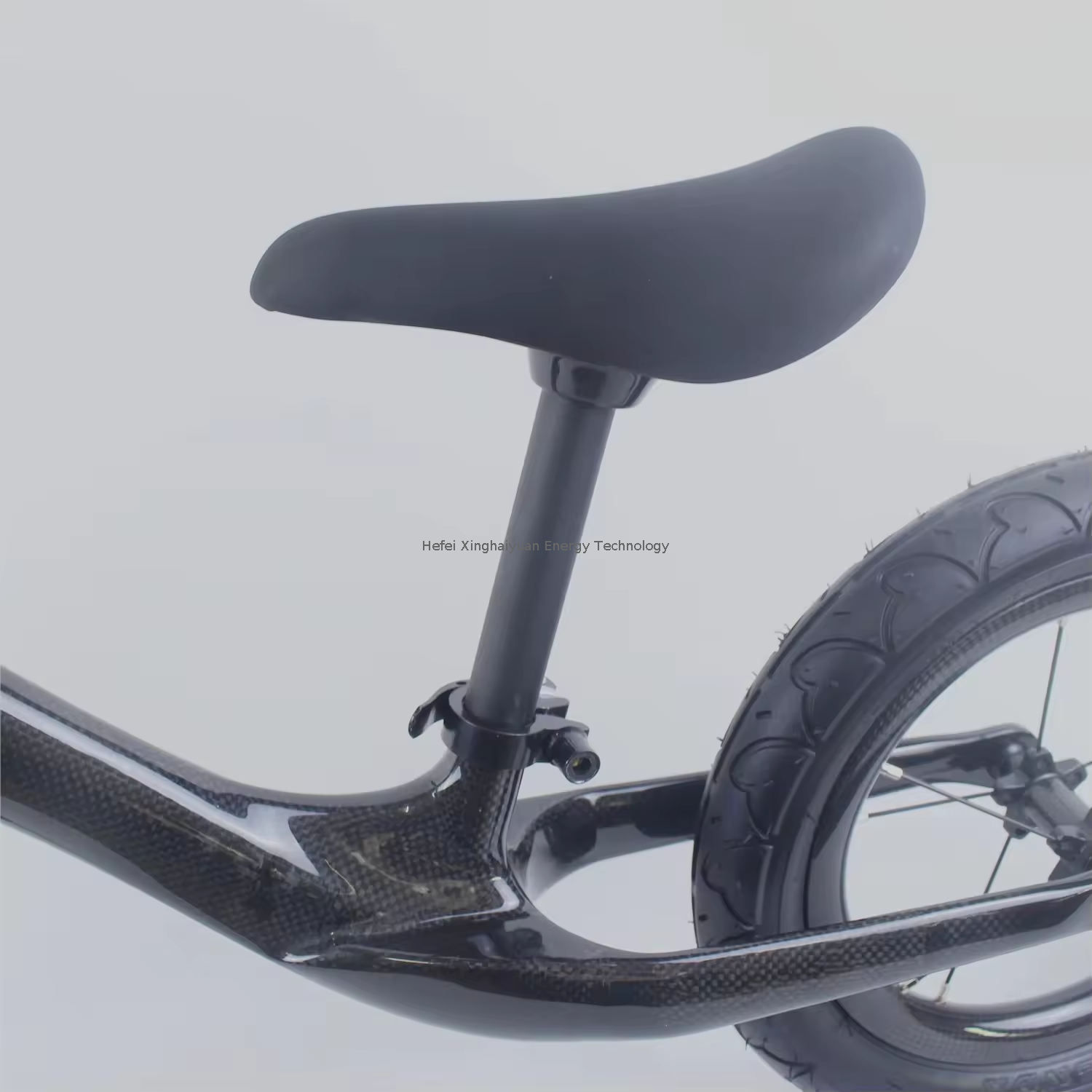 Balanço de fibra de carbono Bicicleta sem bicicleta de treinamento de pedal com altura ajustável no assento