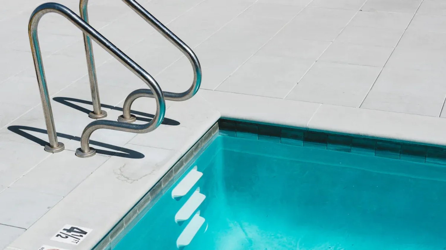 São bem as piscinas de fibra de vidro